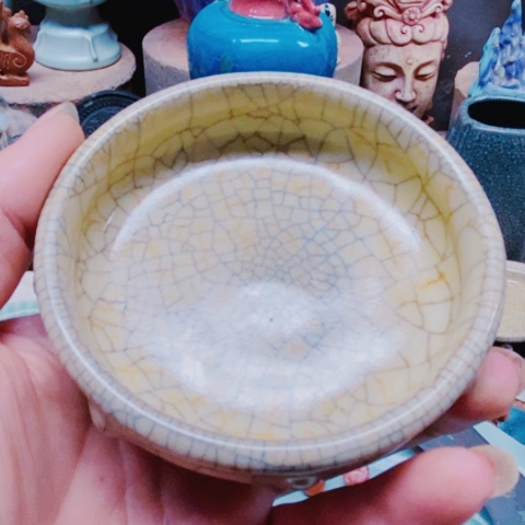 摆件瓷器和陶器中使用较广泛和实用且