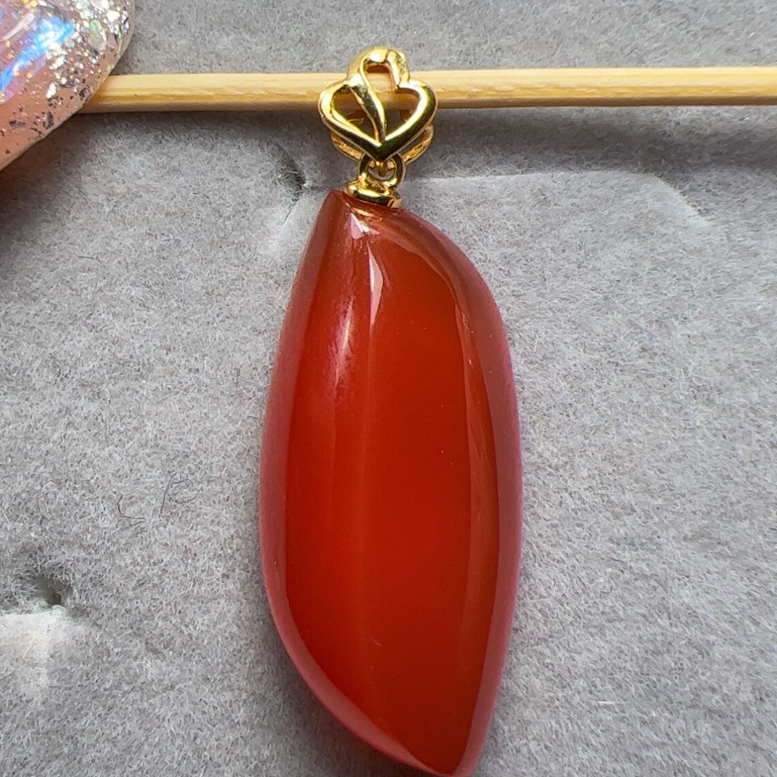 南红玛瑙吊坠18K金镶嵌