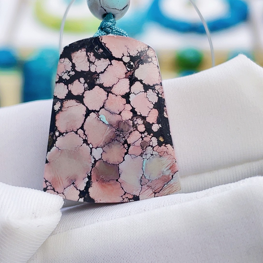 绿松石未镶嵌颈饰