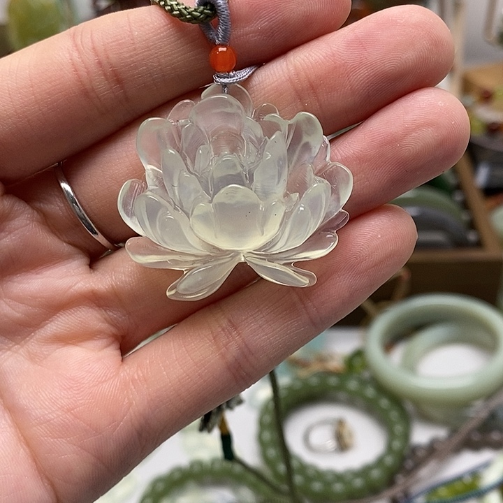 蛇纹石玉颈饰未镶嵌