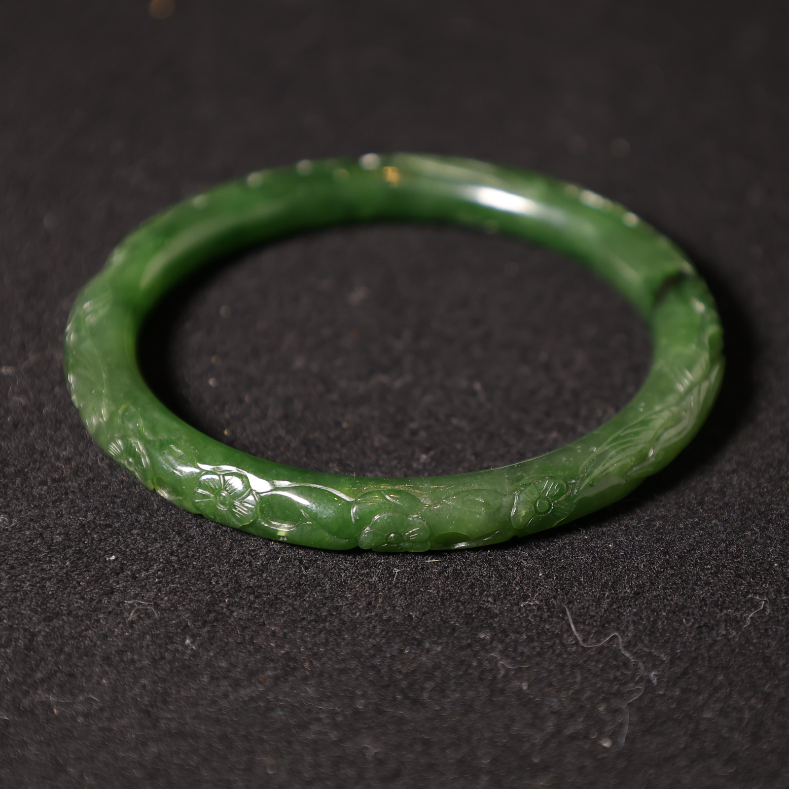 N12清 碧玉浅浮雕喜上眉梢手镯 