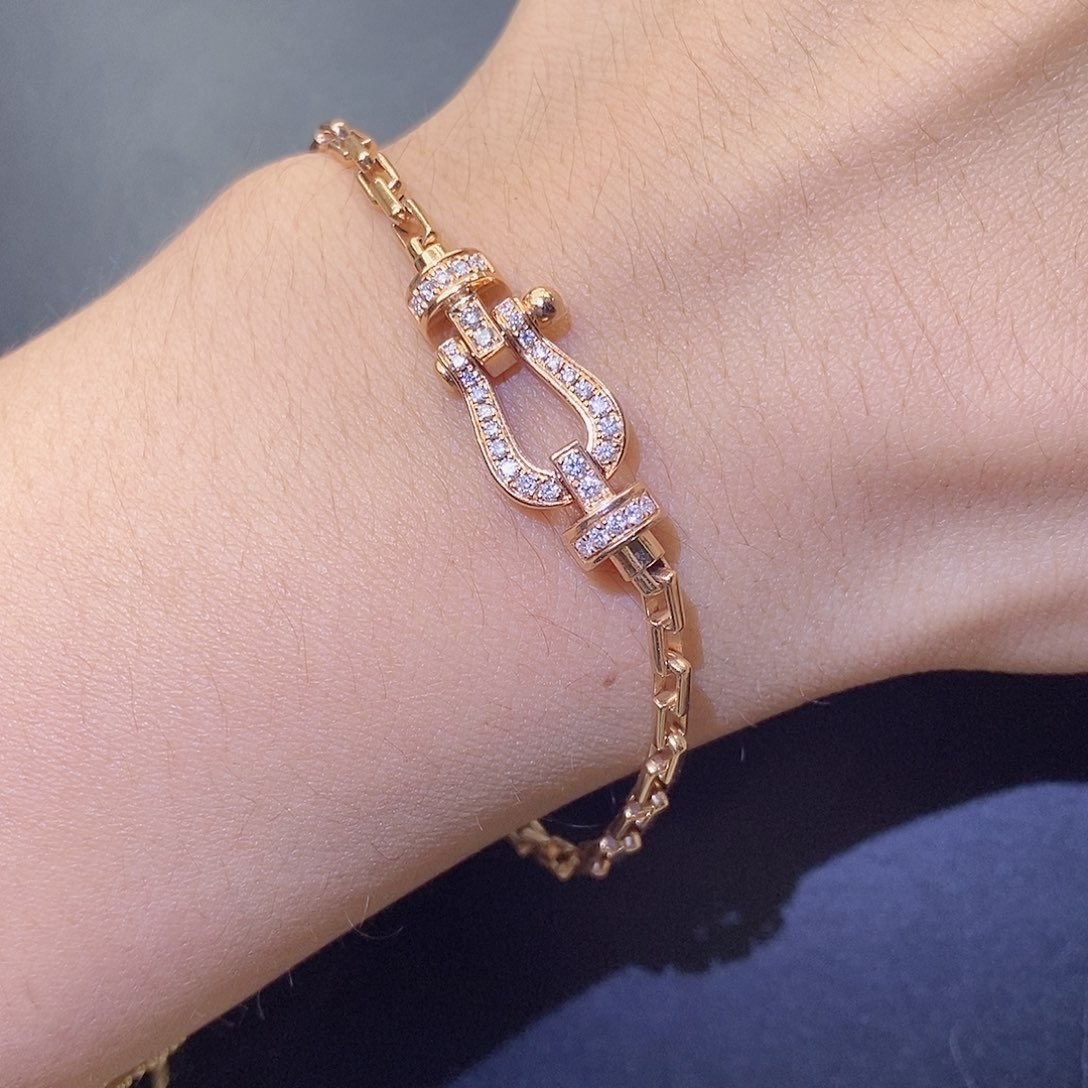 18K金镶嵌手链钻石马蹄手链k玫