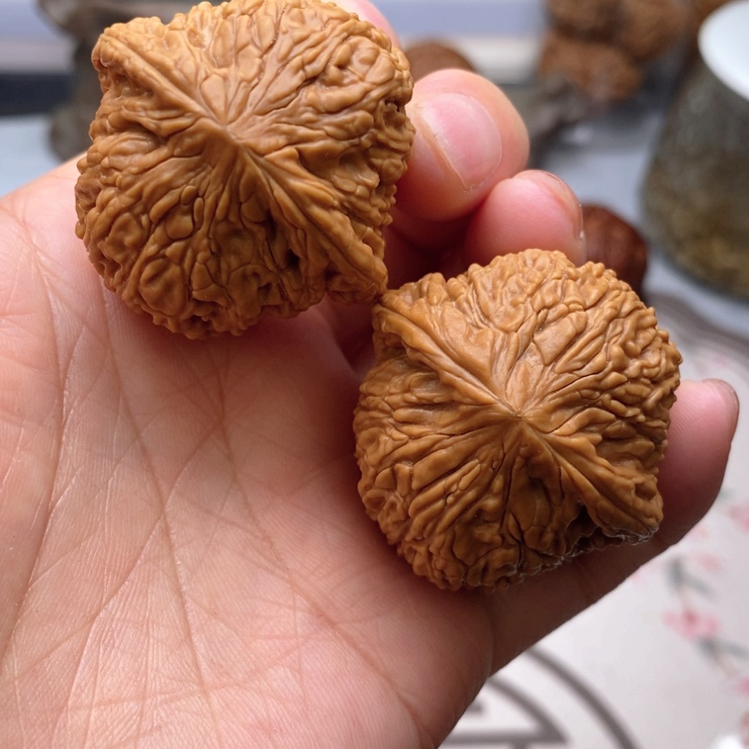 【闪购商品】文玩核桃把件泥鳅背40