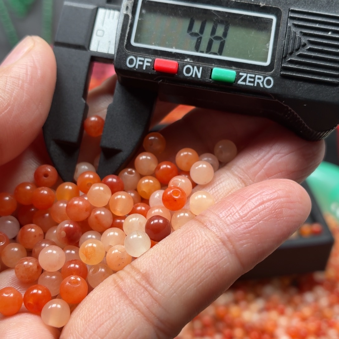 颈饰未镶嵌石英质玉（金丝玉）卡5圆珠100粒