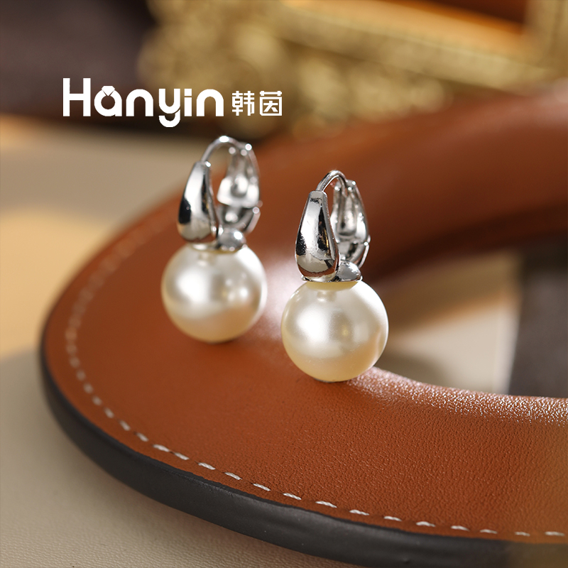 铜合金仿珍珠耳饰 时尚百搭12mm奶油白珠珠耳环简约经典耳饰