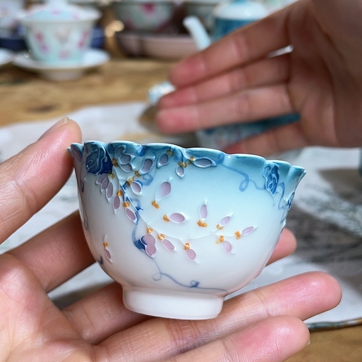 【闪购商品】瓷片幽蓝藤雾花口杯哈哈哈