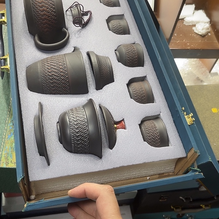 孤品茶具套装等。        