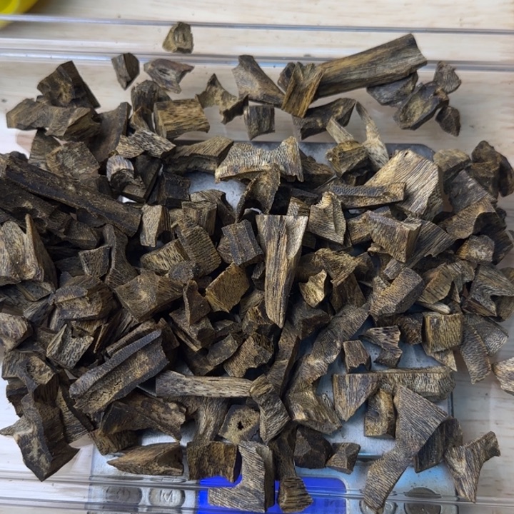 沉香碎屑沉香乌身圆叶碎料