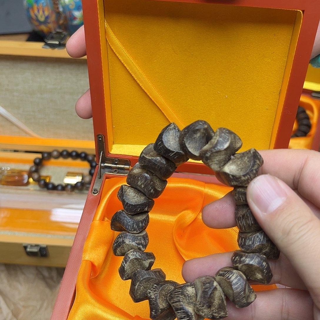 大叶紫檀（黑酸枝木类）