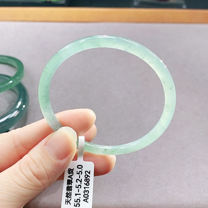 翡翠未镶嵌手镯（圆镯）