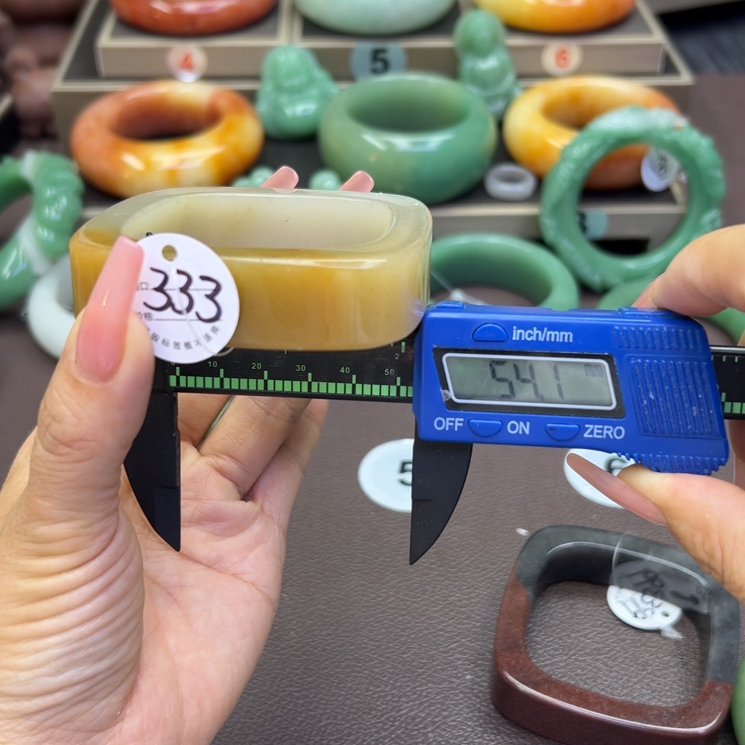 未镶嵌手镯石英岩玉