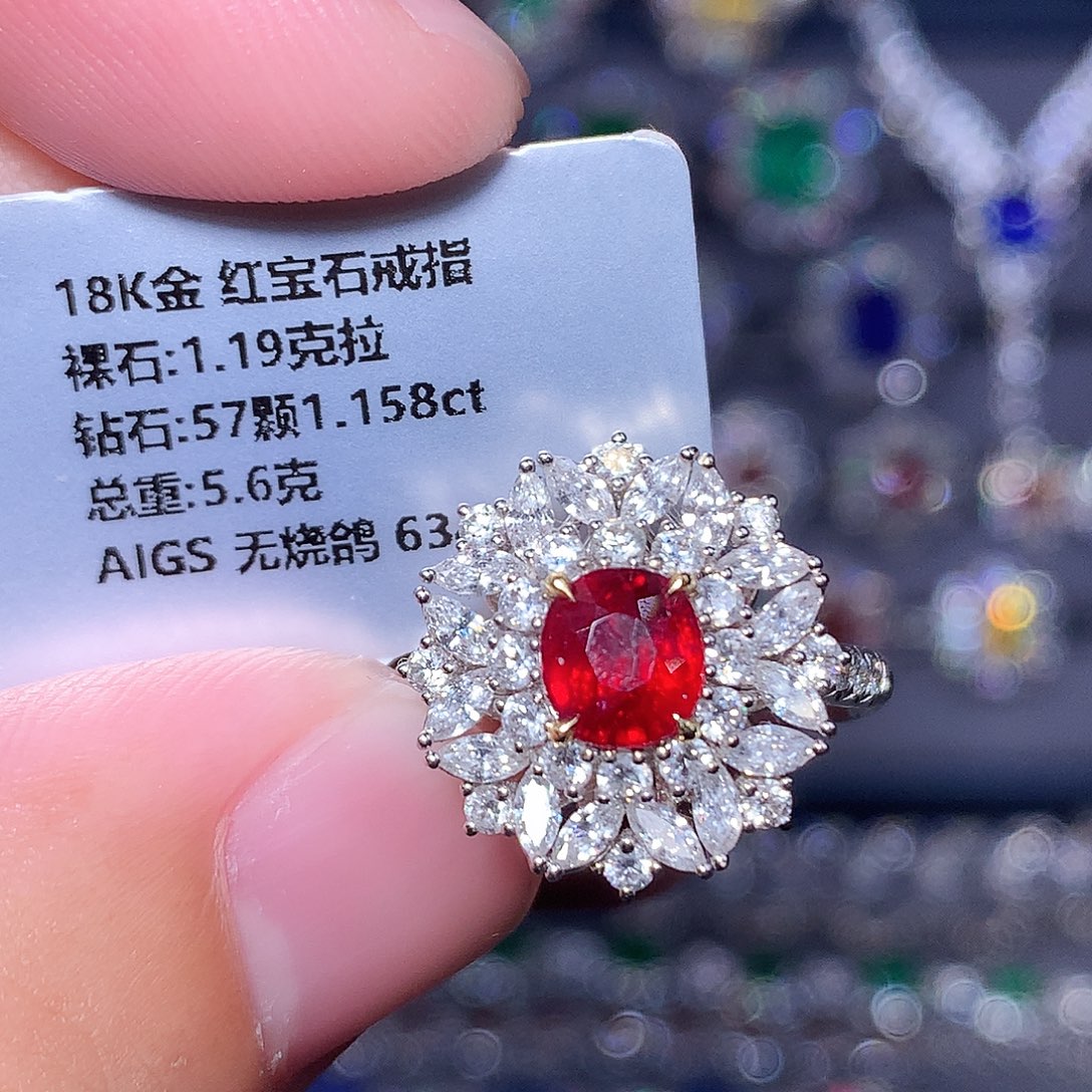 18K金镶嵌戒指红宝石