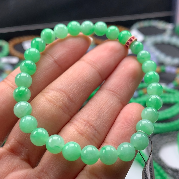 翡翠手镯未镶嵌卡