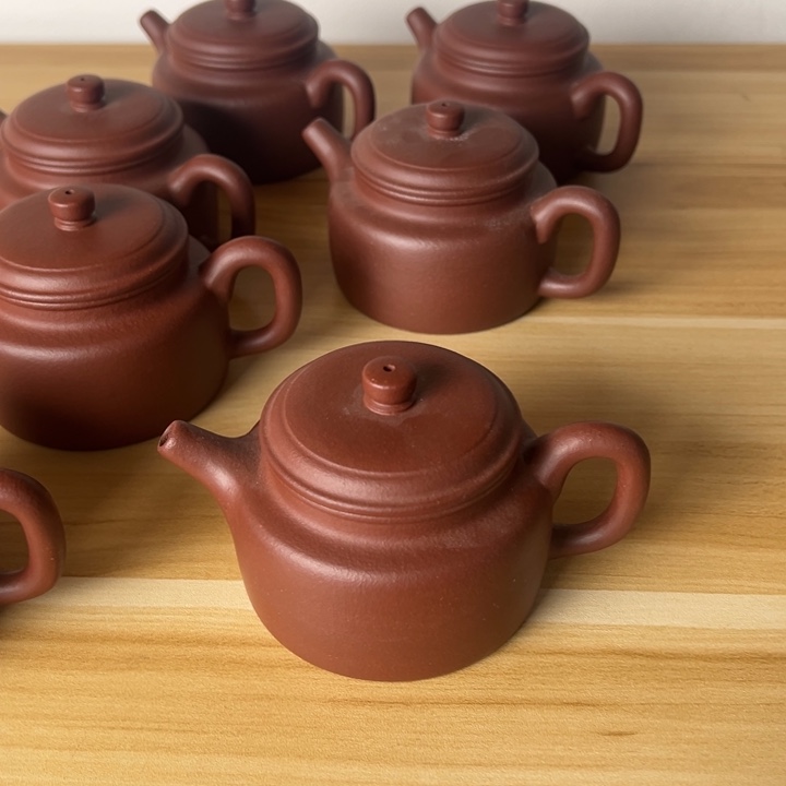 紫砂茶壶春**冬微微瑕底槽清德钟200cc