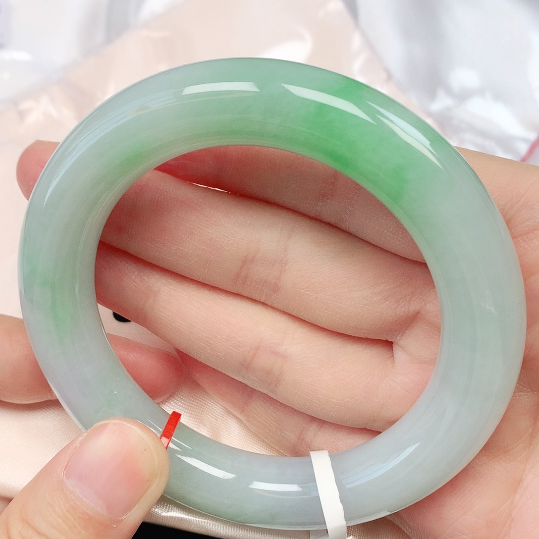 翡翠手镯未镶嵌抖音981