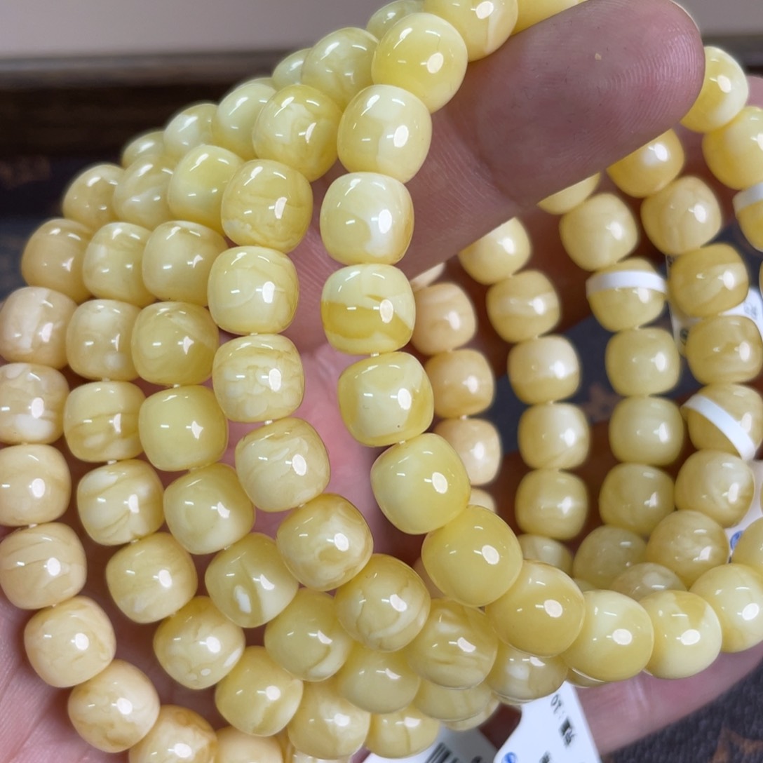 蜜蜡裸石未镶嵌135多样性发其一