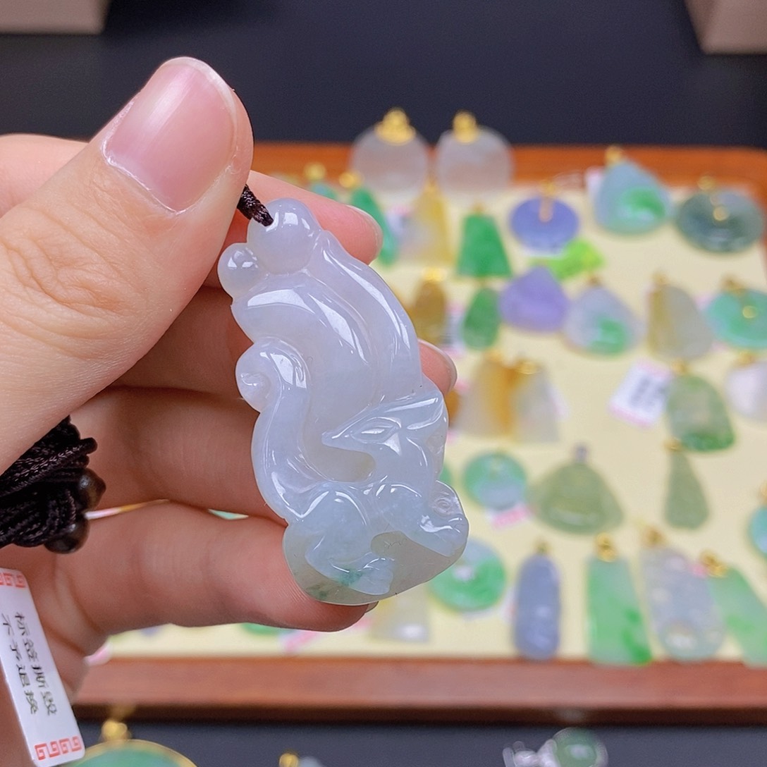 翡翠颈饰未镶嵌翡翠