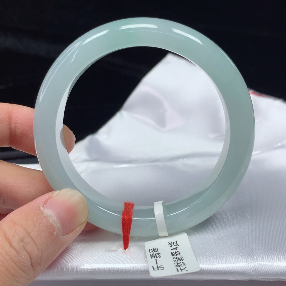 翡翠手镯（圆镯）未镶嵌56.5