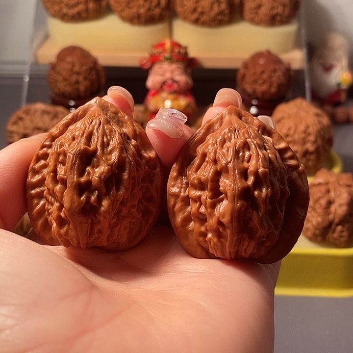 文玩核桃吊坠40大红袍