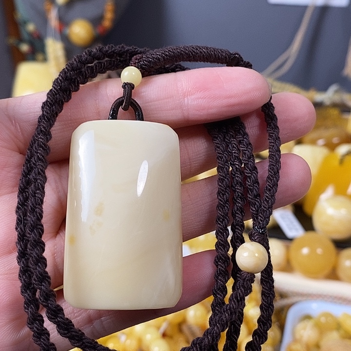 琥珀未镶嵌裸石无事牌