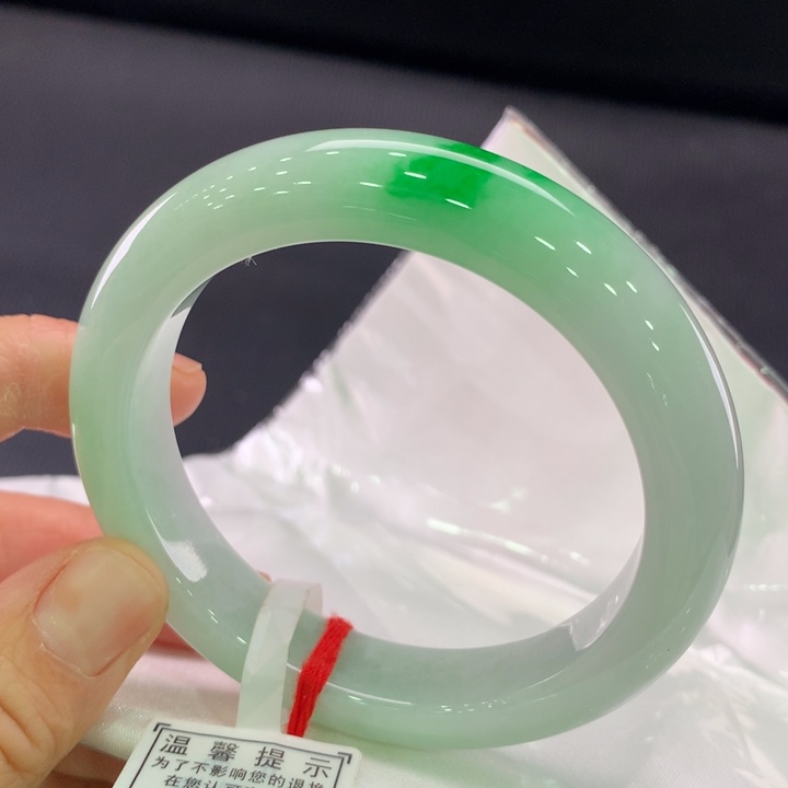翡翠未镶嵌手镯正圈57