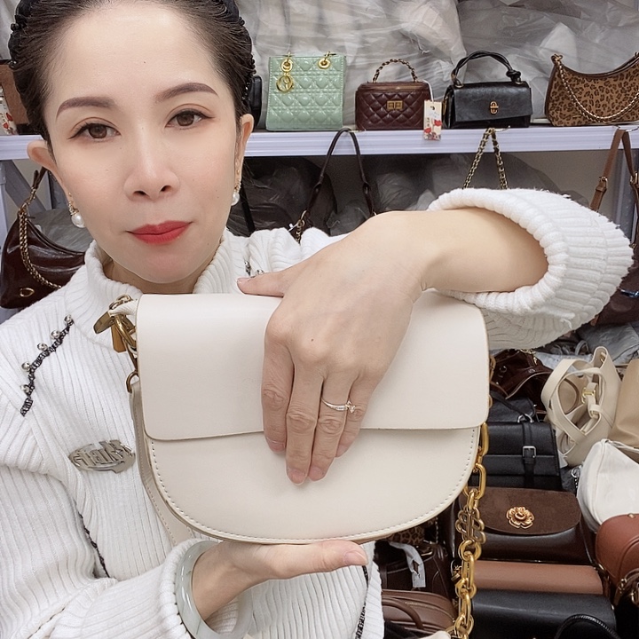 蚕丝小牛剖层皮革PU