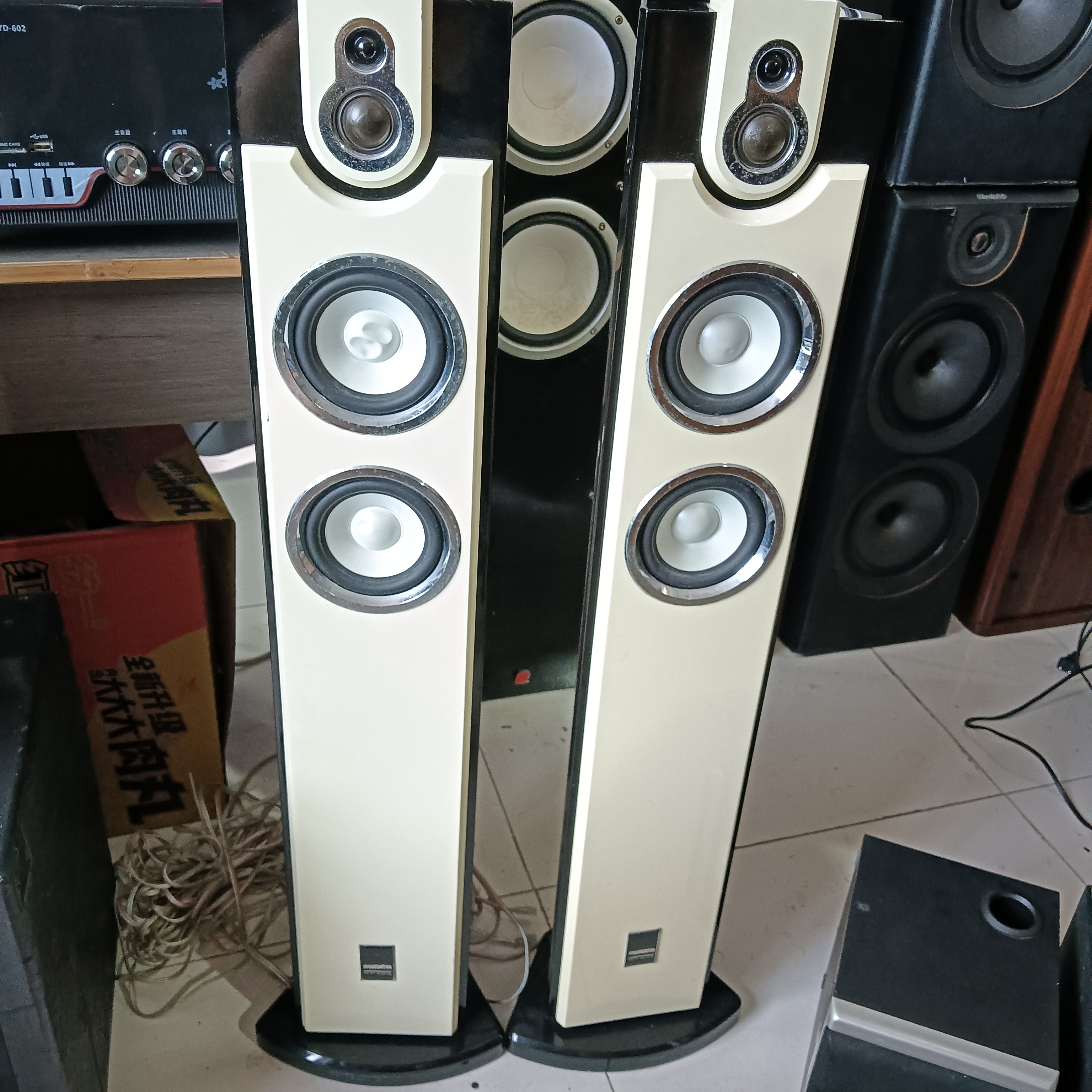 9新  万利达音柱，运费到付。