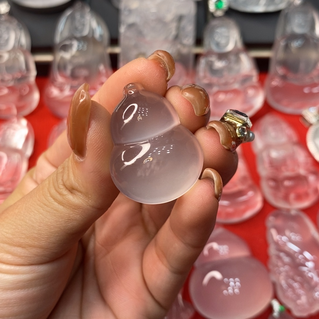 米***睿石英质玉未镶嵌吊坠