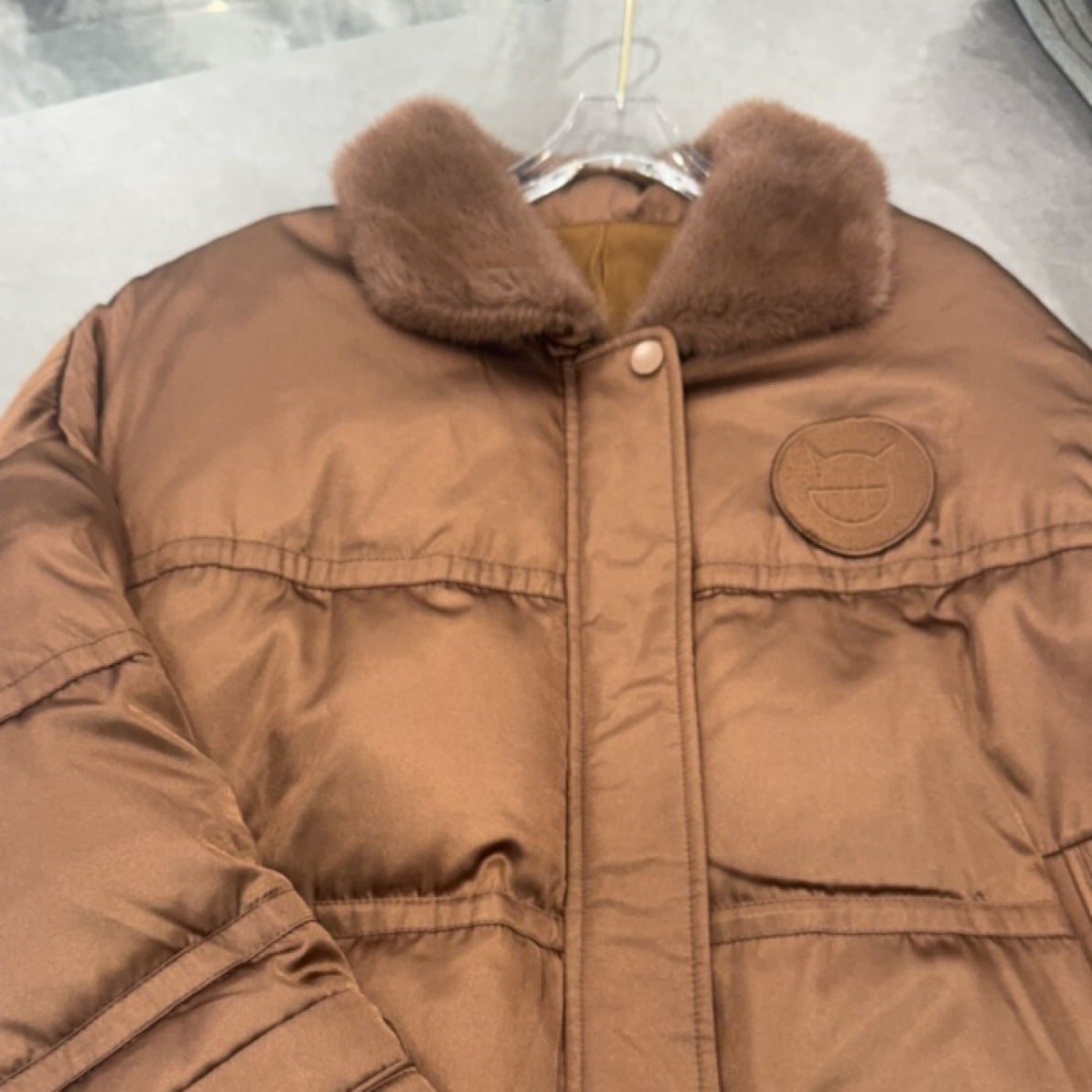 咖色水貂翻领鹅绒服