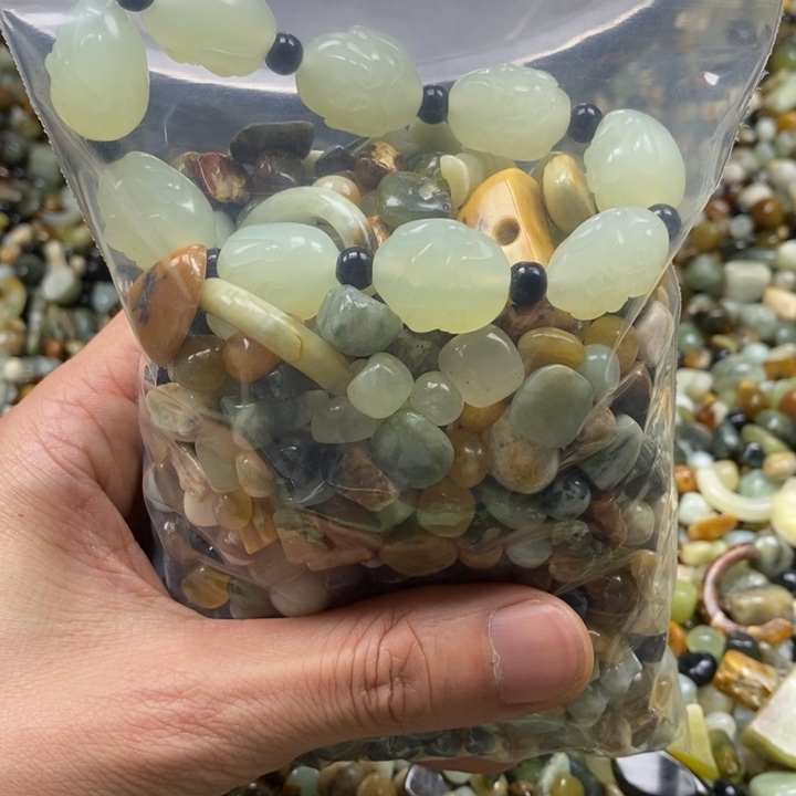 蛇纹石玉鱼缸石未镶嵌