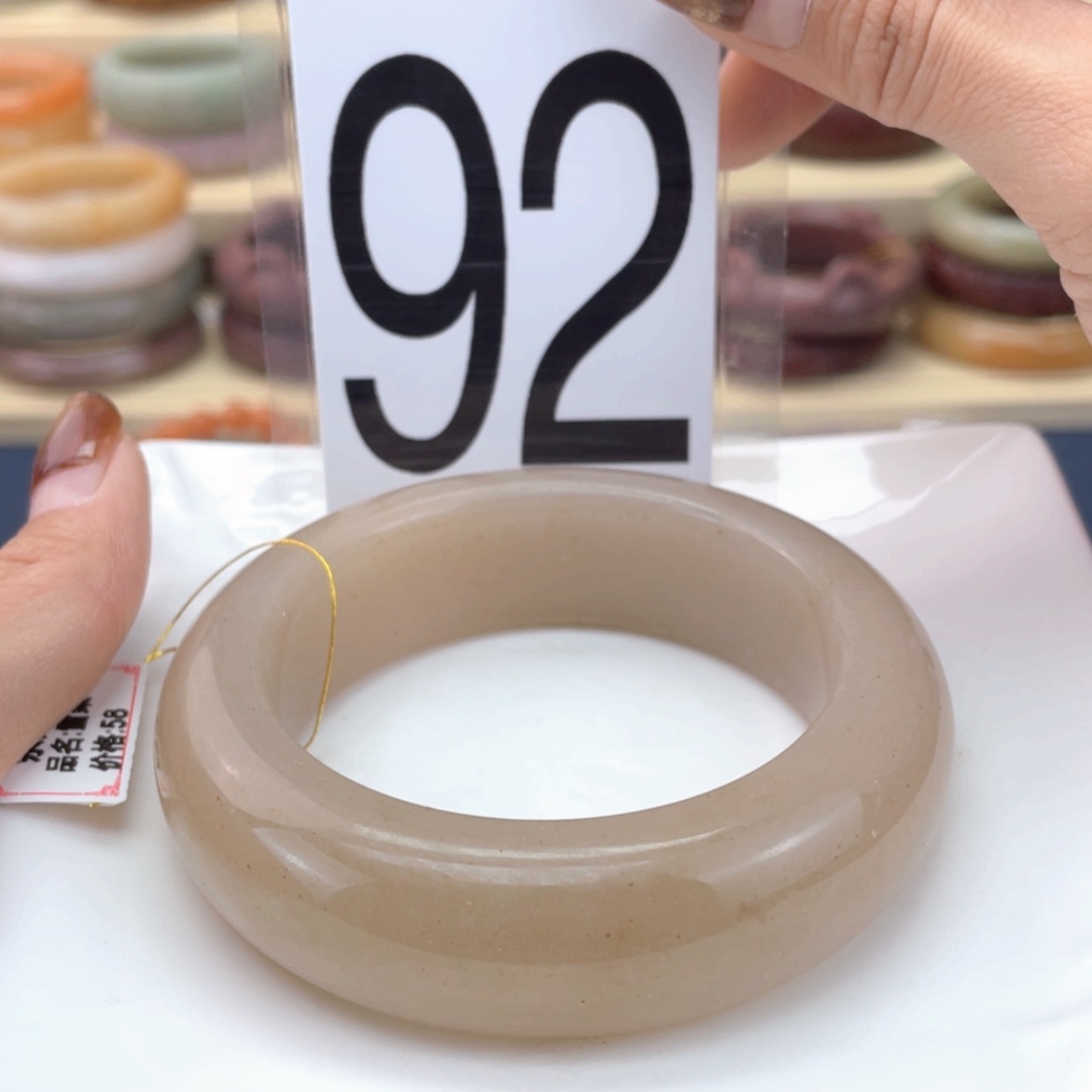 【闪购商品】石英质玉手镯未镶嵌