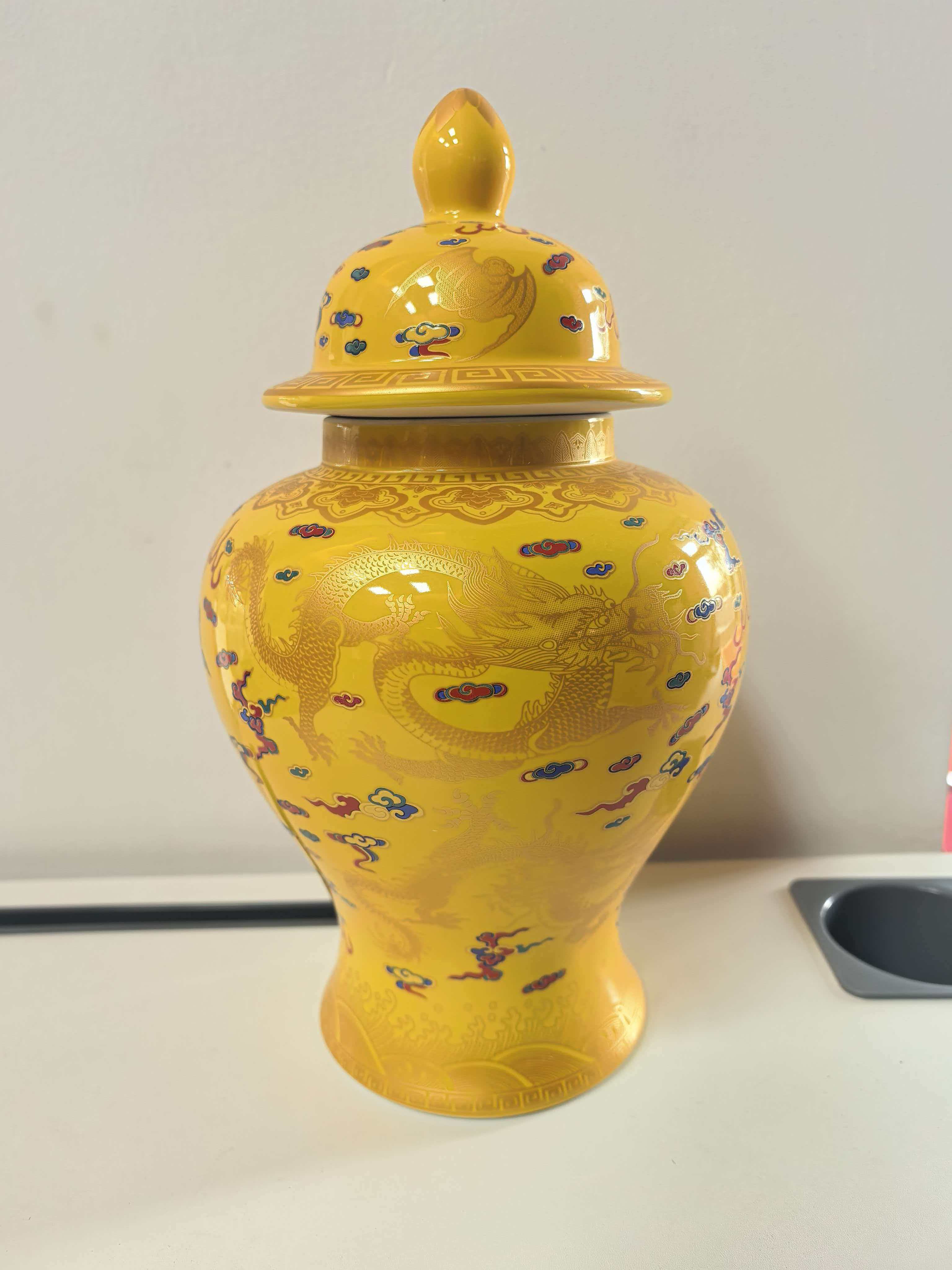 帝王黄祥龙将军罐摆件（高38 cm  肚径 20 cm）+底座