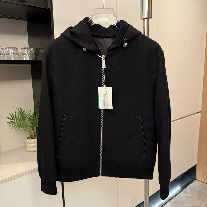 欧货精品2025冬季新款时尚轻奢简约连帽羽绒服男士百搭白鸭绒夹克