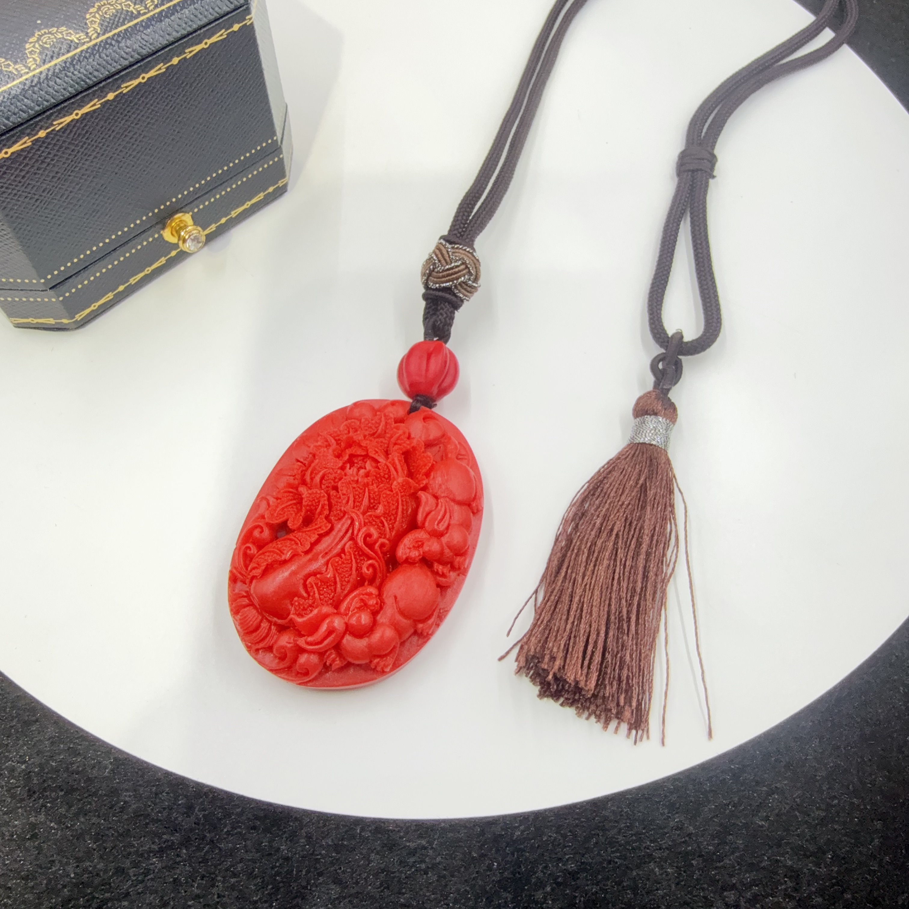 4105  红色雕刻椭圆吊坠多样性发货