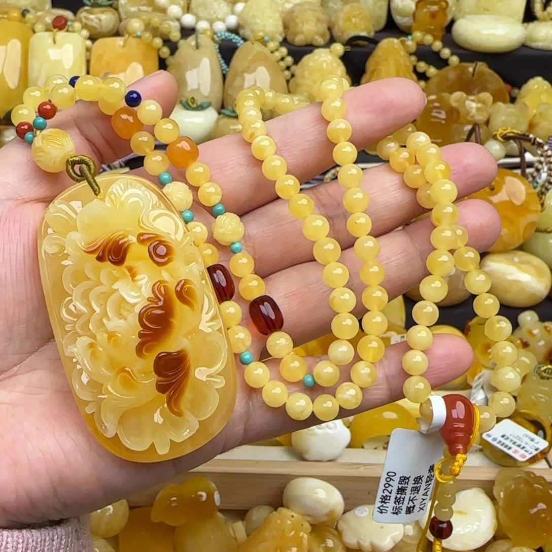 蜜蜡套链未镶嵌天然原皮俏色蜜蜡牡丹花吊坠