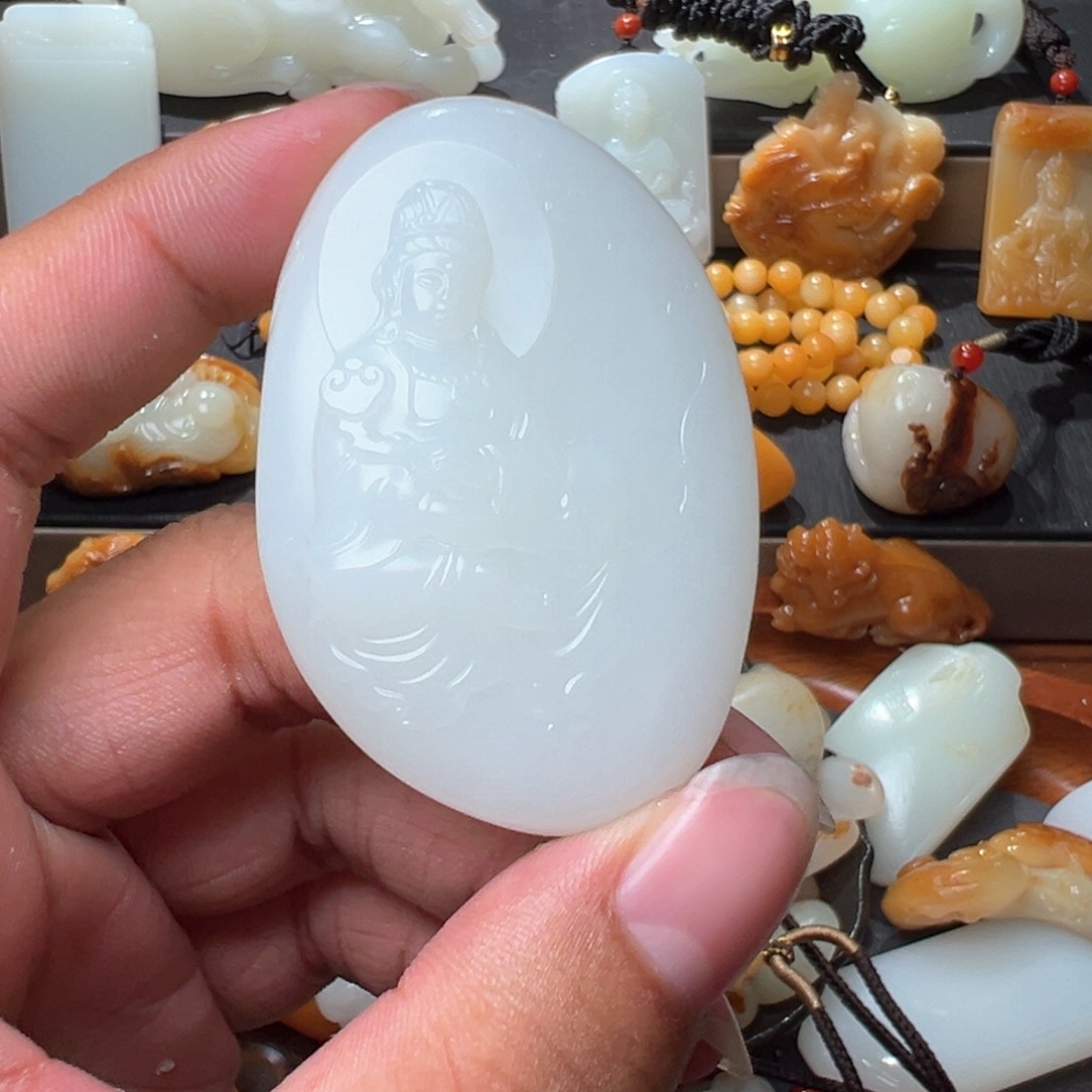 和田玉颈饰未镶嵌西****?