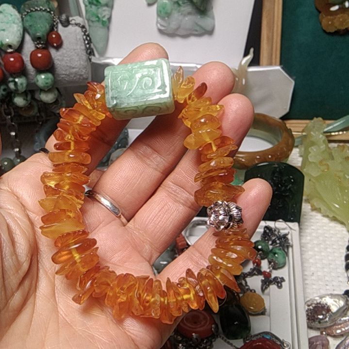 翡翠吊坠(赠链)未镶嵌