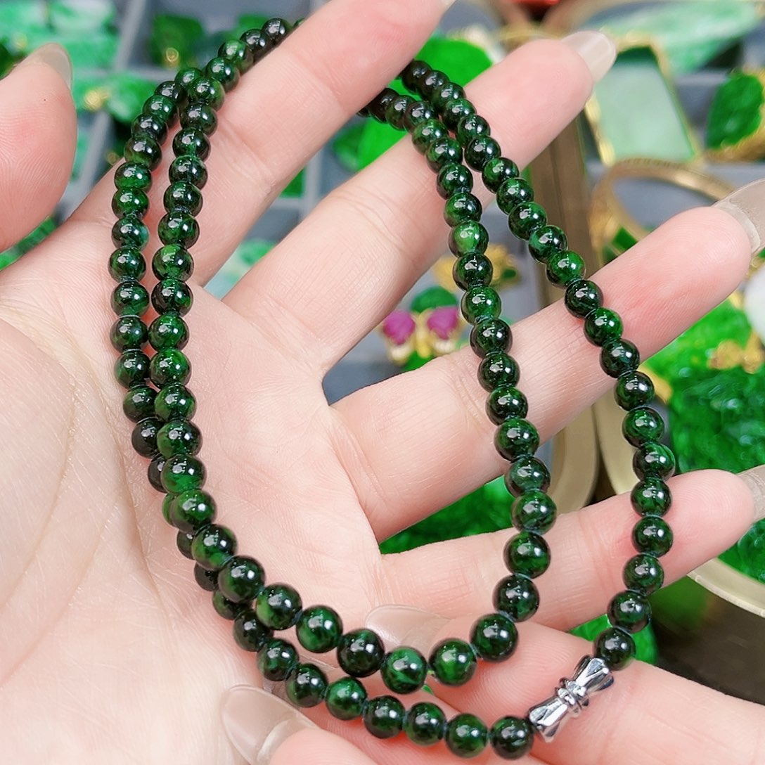 翡翠颈饰未镶嵌手链