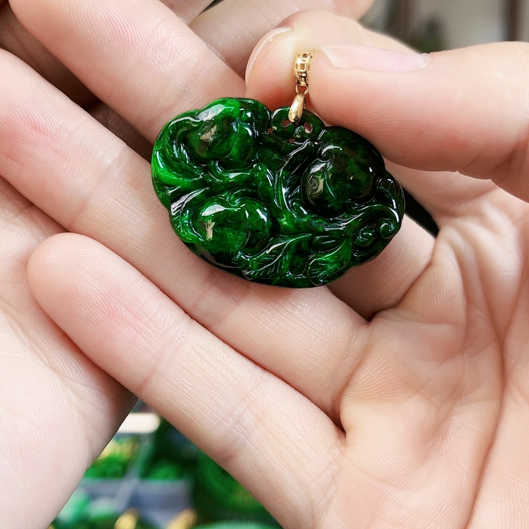 翡翠颈饰18K金镶嵌吊坠