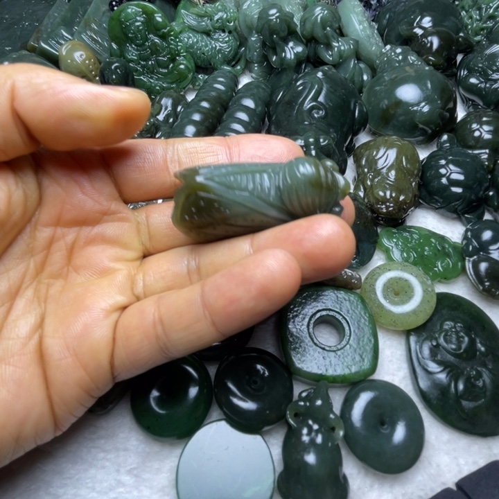 Y***F和田玉未镶嵌颈饰