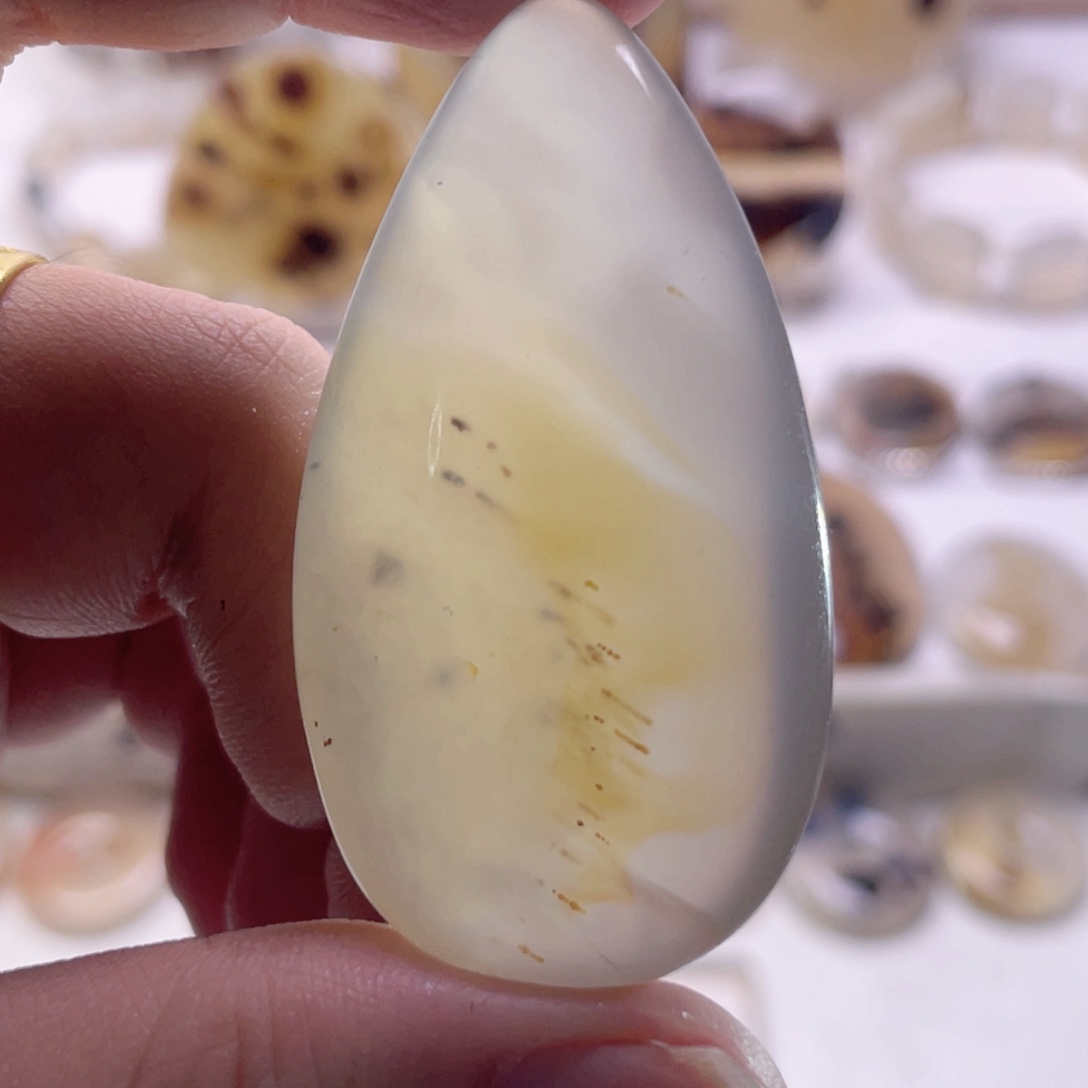 玛瑙/玉髓未镶嵌珠宝奇石