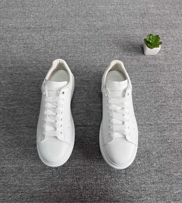 95新 Alexander McQueen/亚历山大·麦昆 小白鞋 41.5 没盒穿两次 