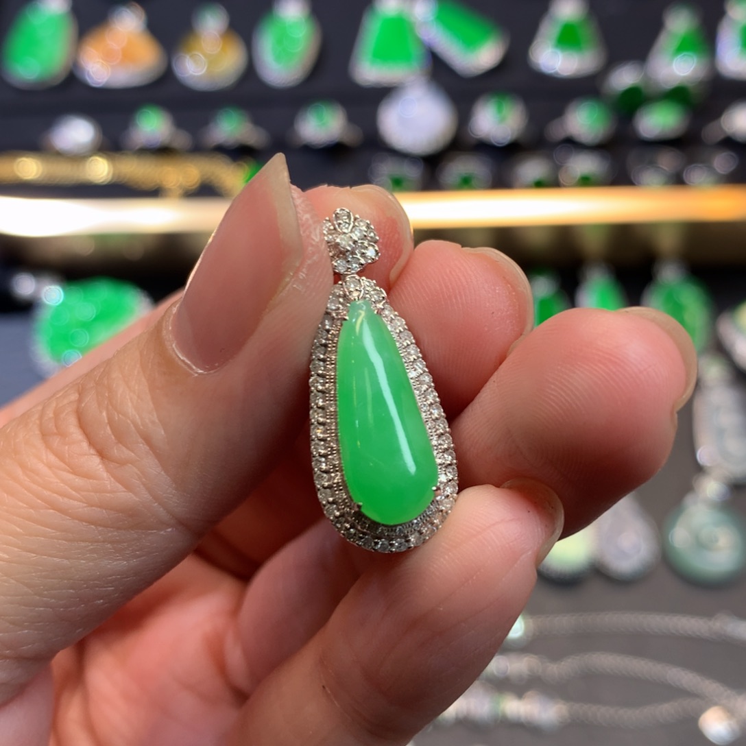 翡翠吊坠(不含链)18K金镶嵌