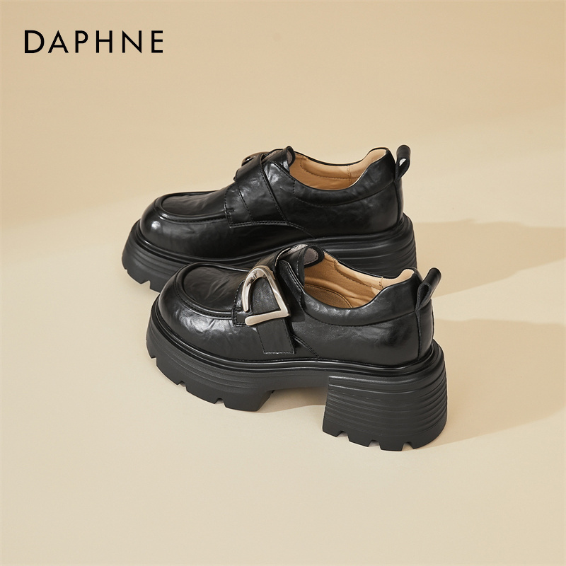 达芙妮英伦风厚底小皮鞋女2026爆款百搭复古乐福鞋冬季加绒单鞋