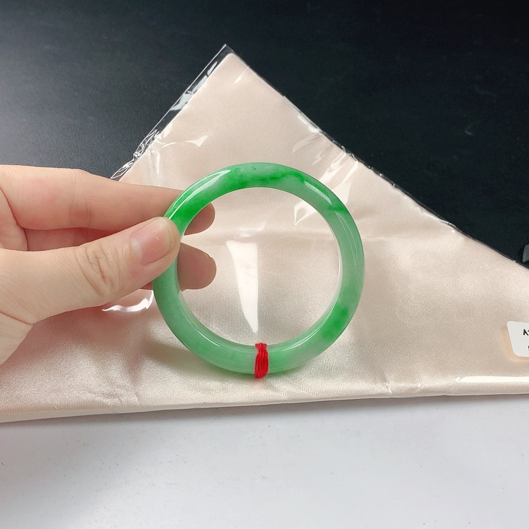 翡翠手镯未镶嵌翡翠071