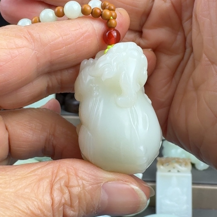 和田玉未镶嵌颈饰