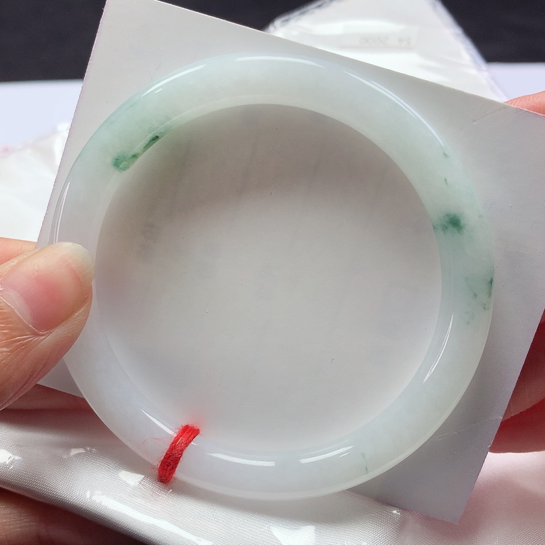 翡翠手镯未镶嵌54圈