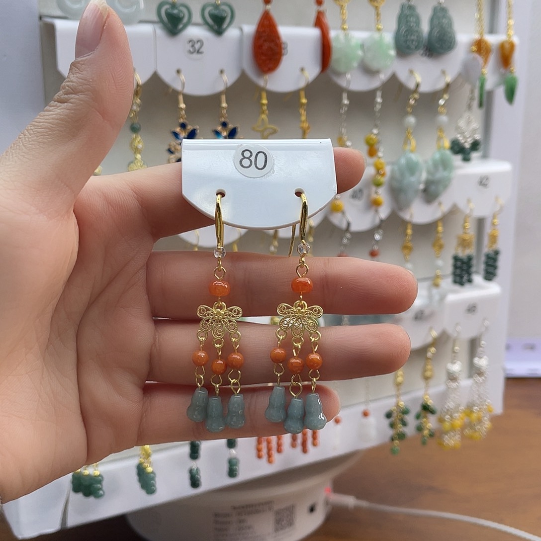 翡翠未镶嵌颈饰一物一图，以实物为准