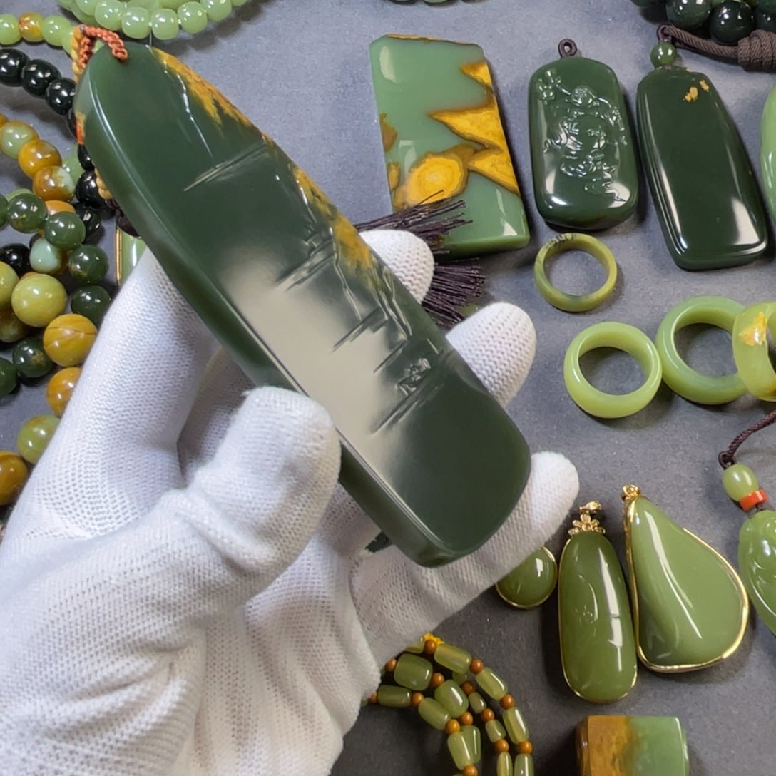 岫岩河磨玉（透闪石质玉）套链未镶嵌天*德