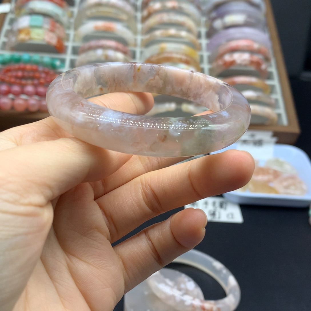 【闪购商品】玛瑙/玉髓手镯未镶嵌明*。